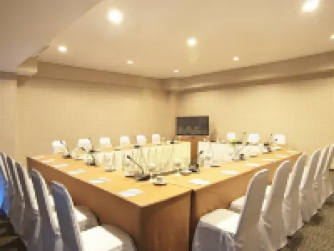 Elmi Hotel Hotels in Genteng