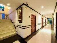Rapeepan Ville Hotel Hotels near Ubon Square