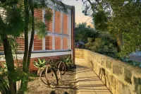 North Fremantle Retreat | Walk to Beach, River & Train - บังกะโล
