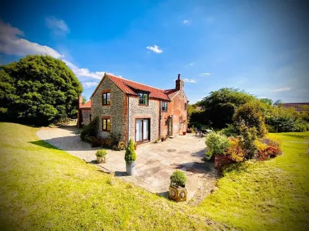 Stunning country house and garden in Holt on the North Norfolk coast