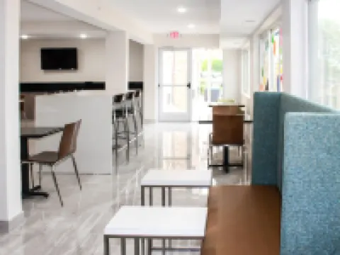 Clarion Pointe Bettendorf - Quad Cities Hotels in Bettendorf