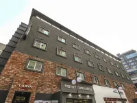 Hotel Lavieen Hotel dekat Perpustakaan Starfield
