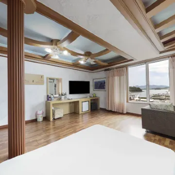 Dia Motel Yeosu Отели рядом с достопримечательностью «Галерея «Хэнтон»»