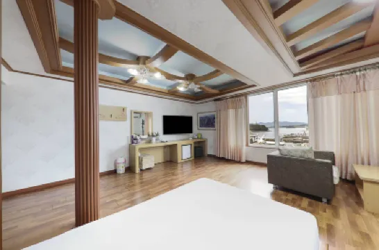 Dia Motel Yeosu Hotels near Yi Sun-Sin Square