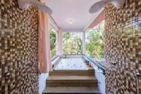 Sítio com 5 suítes e piscina