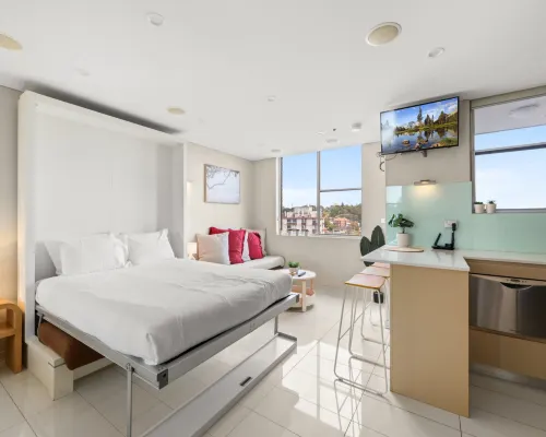 Bondi Studio Apartment with Pool & Rooftop Views Hotels in Bondi