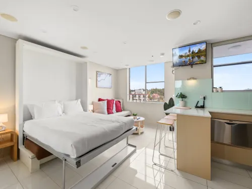Bondi Studio Apartment with Pool & Rooftop Views