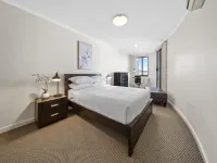 Inner-City 2-Bed with Parking, Pool, Gym & BBQ - Kylpyammeita