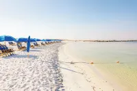 Harbor Suites at Harborwalk Village - Beach