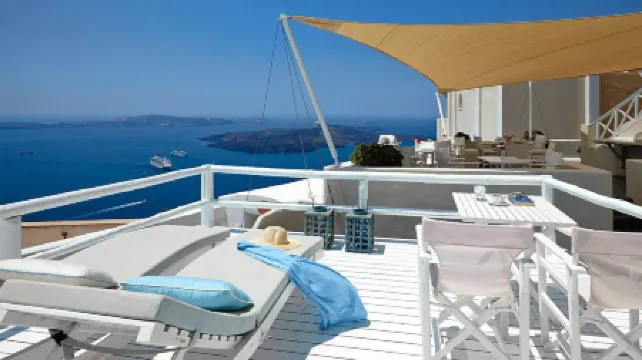 Blue Dolphins Apartments Отели рядом с достопримечательностью «Археологический музей Тиры»