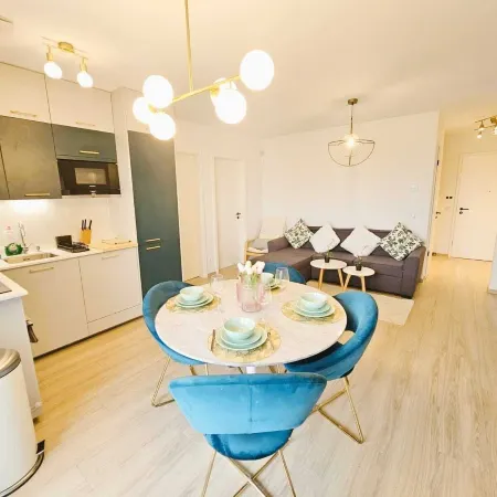 Central 2BR Flat w terrace&parking