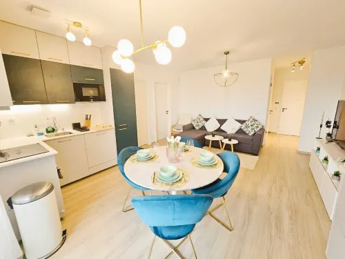 Central 2BR Flat w terrace&parking - 2-Star