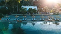 Villa Castelle - Pools