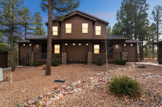 Scenic Golf Retreat With Modern Comforts & Fireplace 4 Bedroom Townhouse