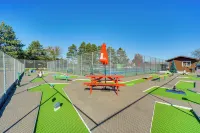 Lake Days, Links & Trails! Danbury Cottage - Wifi