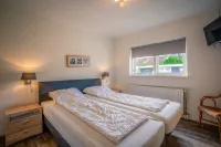 Modernly Furnished 6-person Bungalow in the Seaside Resort of De Koog - 2-Star