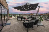 The Bee Hotel, Danville