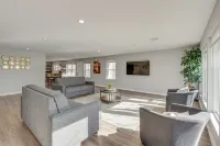 Modern Flower Mound Home < 2 Mi to River Walk - Wi-Fi
