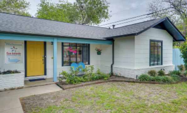 San Antonio Retreat w/ Private Hot Tub & Gas Grill