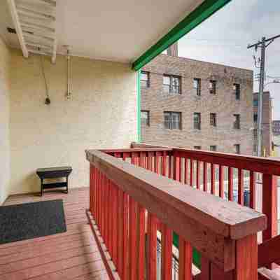 Bright Minneapolis Apartment - 1 Mi to Downtown! Others