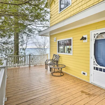 Waterfront Cottage on Sawmill Bay w/ Deck!
