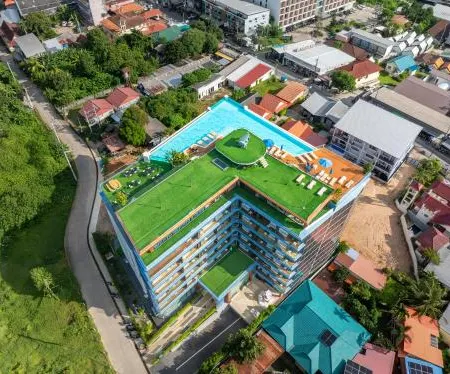 The Blue Hotel Отели рядом с достопримечательностью «Ват-Чалонг»