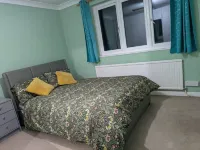 Central Large House close to Heathrow