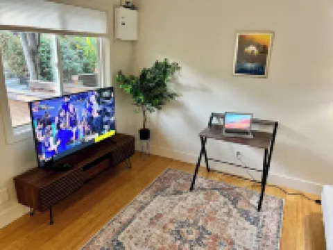 Quiet & Cozy, Walk 2 Shop, Laundry Parking & Patio