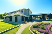 Ashbourne Hotel Canton/Hall of Fame I-77 - Parking