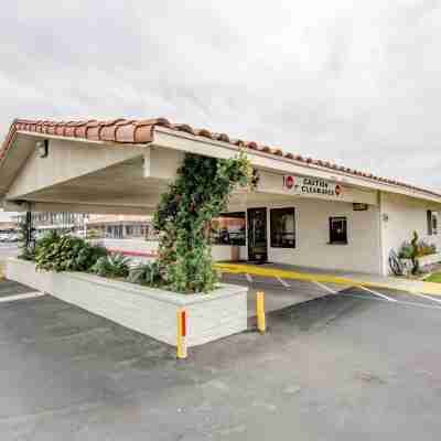 Motel 6 Manteca, CA Hotel Exterior