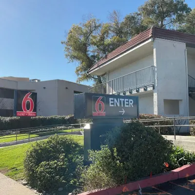 Studio 6 West Sacramento CA Các khách sạn gần Công viên William Land