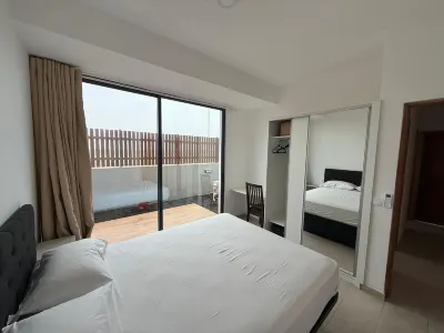 JoLi Beach House - Spacious Ground Floor T2 Apartment โรงแรมใน