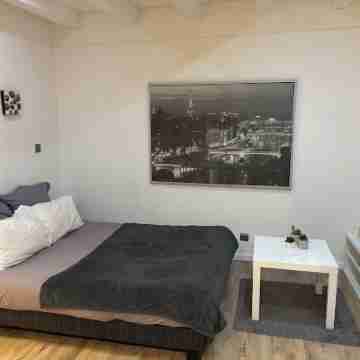 Charmant Studio Refait à Neuf, au Pied du Métro et du Tramway Rooms