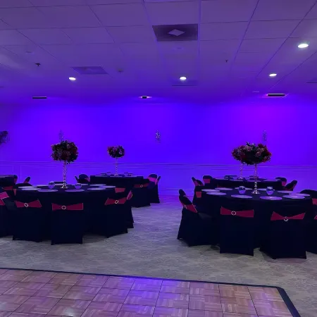 The View Studio, Suites and Event Venue Отели в г. Ориндж