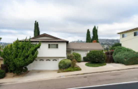 寬敞明亮的5卧室綠洲游泳池和院子