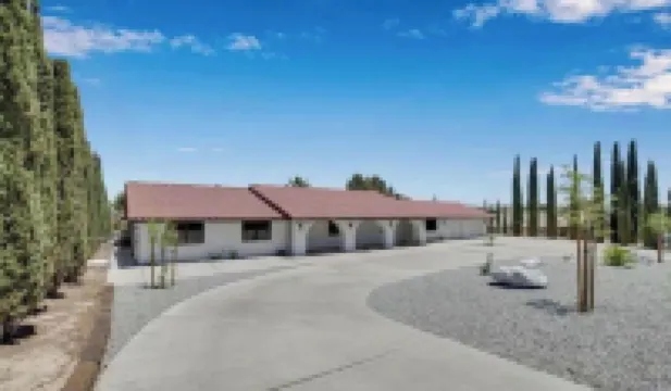 INDOOR SWIMMING POOL AND VERY SPACIOUS AND LUXURY