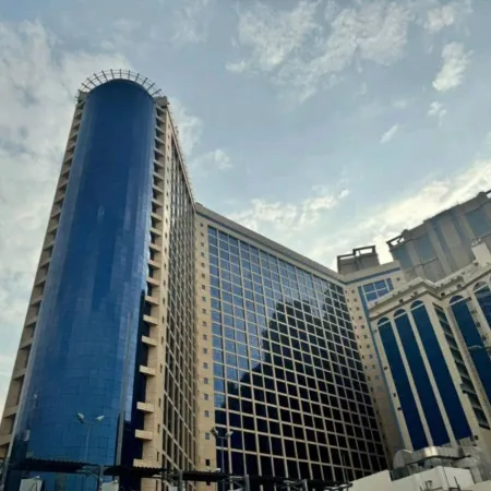 Taj Park Hotel Отели рядом с достопримечательностью «Мечеть E Taneem»
