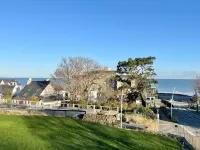 Dans Manoir Marteroy, Appartement 80m² 2 Chambres vue Mer, Plage des Rosaires Hotels in Plérin