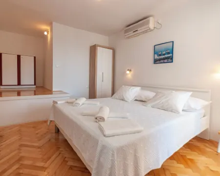 Apartments and Rooms Nikola Hotels in Duce