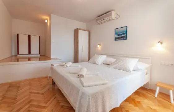 Apartments and Rooms Nikola