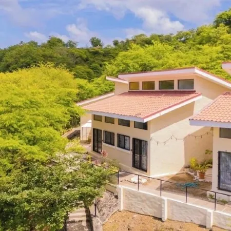 Ocotal Hilltop Condo: Mountain Views, 4 Pools, 3 Min to Beach, 100 Mbps WiFi