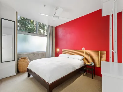 Chic 1-Bed Apartment in the Heart of Newtown - Homestays