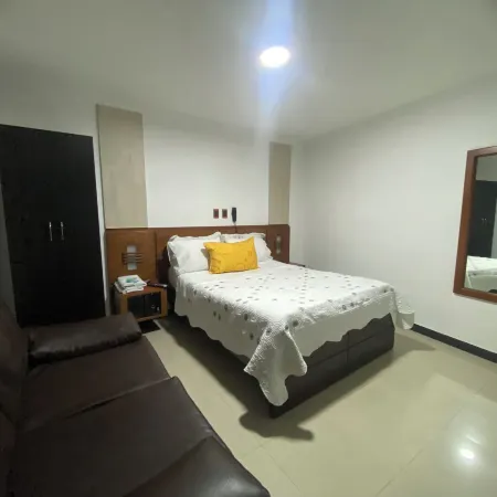 Hotel Yolima Real Отели рядом с достопримечательностью «Театр «Роял Сентер»»