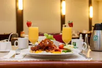 Holiday Inn LAVAL - MONTREAL by IHG - breakfast
