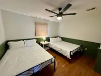 14 Guest, 7 Bed, 4 BR, Lakefront Cabin w/ Hot Tub