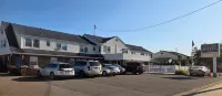 Pelican Point Motel - Parkplatz