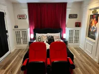 Movie Night 100 Inch Screen, Walk to Bars and Restaurant