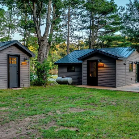 Lake Front Cabin, Media/Game Room, Kayaks, Multi-Level Deck--Newly Remodeled