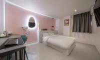 HOTEL NINE