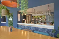 Travelodge Hatfield Central - bar